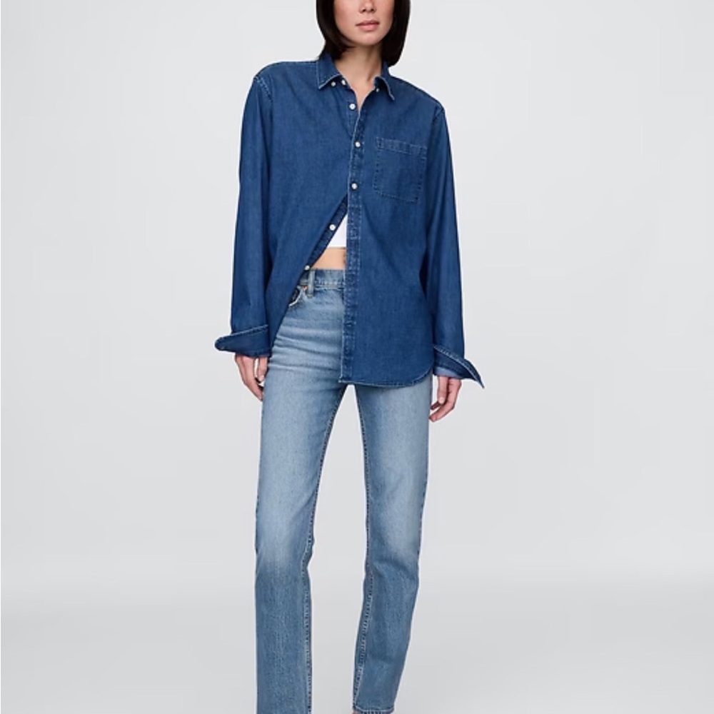 2 pairs of GAP Women's High-Rise Straight Jeans in Dark and Light wash